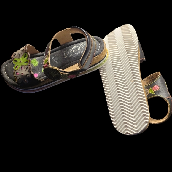 L'ATISTE Black and Green Sandals with Modern Flair - Picture 2 of 3